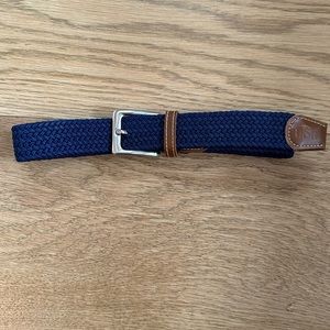 Stretchy riding belt